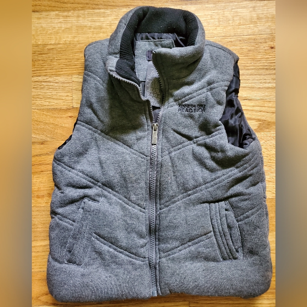 Kids puffer vest size 4T